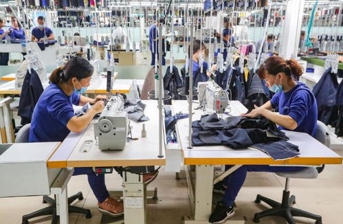 科技赋能打造智能工厂，将私人定制服装搬上现代流水线